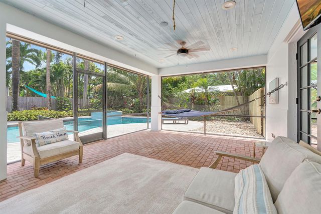 2436 Holly Lane NE, Palm Beach Gardens, FL 33410