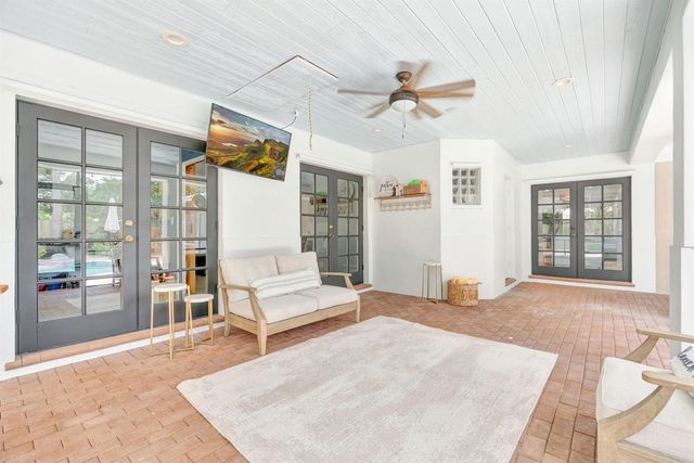 2436 Holly Lane NE, Palm Beach Gardens, FL 33410