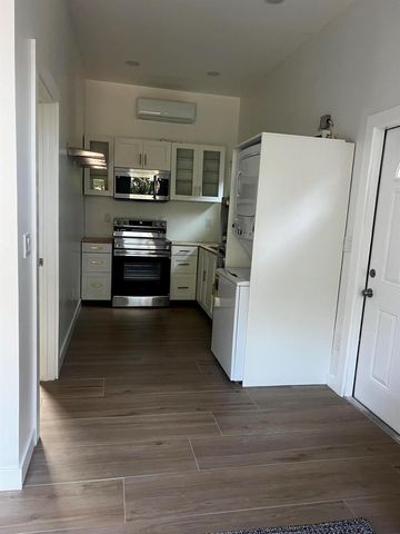 2436 Holly Lane NE, Palm Beach Gardens, FL 33410