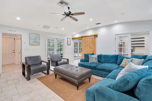 2436 Holly Lane NE, Palm Beach Gardens, FL 33410