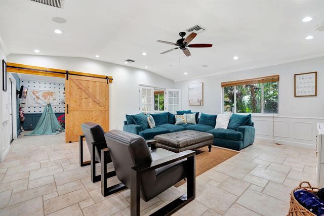 2436 Holly Lane NE, Palm Beach Gardens, FL 33410