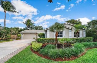 2436 Holly Lane NE, Palm Beach Gardens, FL 33410
