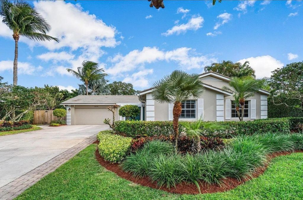 2436 Holly Lane NE, Palm Beach Gardens, FL 33410