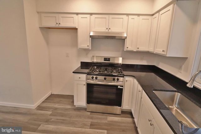305 GREENLAND DR, Lancaster, PA 17602
