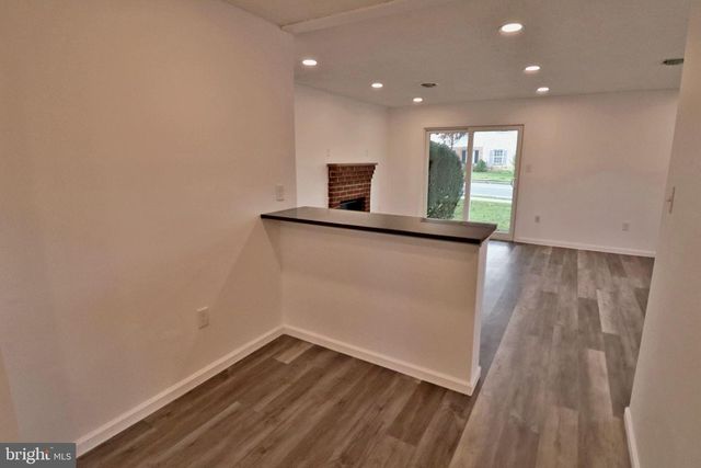 305 GREENLAND DR, Lancaster, PA 17602