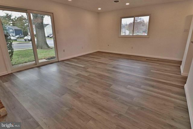 305 GREENLAND DR, Lancaster, PA 17602