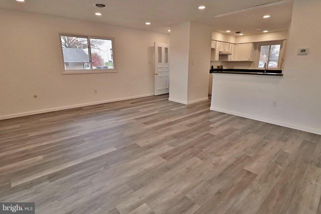 305 GREENLAND DR, Lancaster, PA 17602