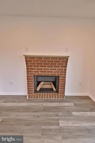305 GREENLAND DR, Lancaster, PA 17602