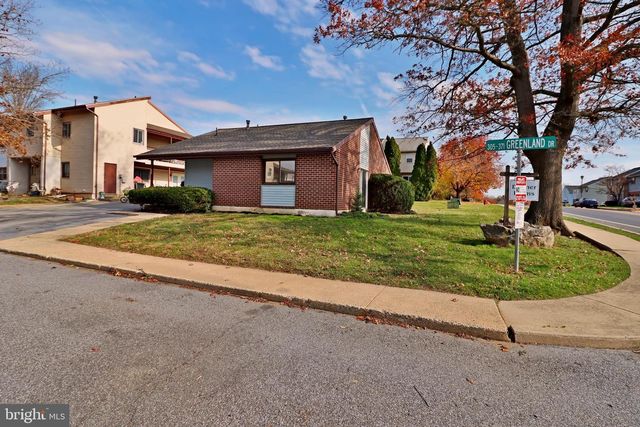 305 GREENLAND DR, Lancaster, PA 17602