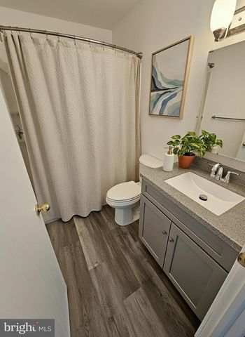 305 GREENLAND DR, Lancaster, PA 17602