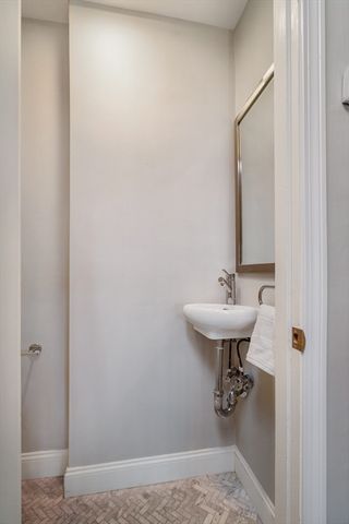 63 Dartmouth St 3, Boston, MA 02116