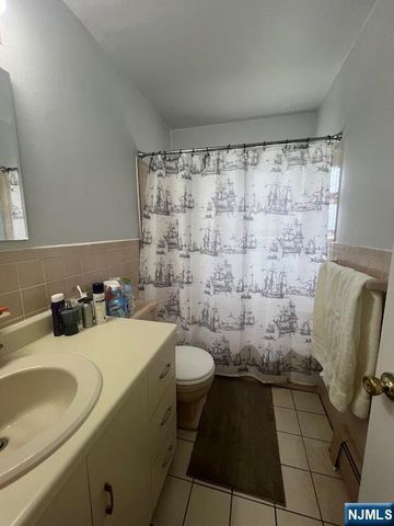 2-22 Virginia B, Fair Lawn, NJ 07410