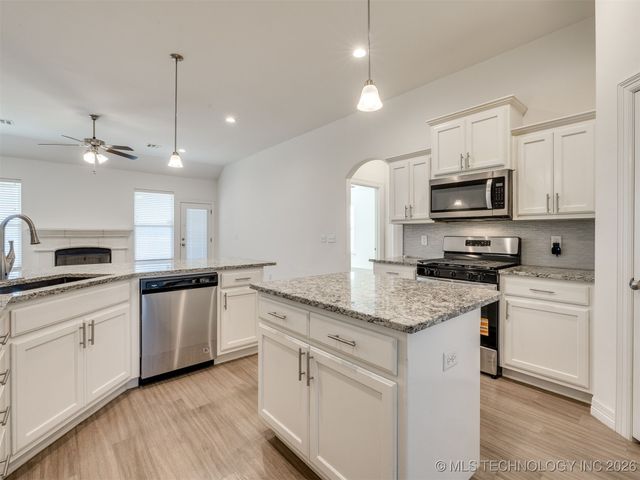 7315 E Oak Ridge Street, Broken Arrow, OK 74014