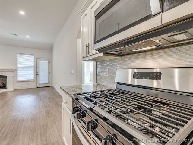 7315 E Oak Ridge Street, Broken Arrow, OK 74014