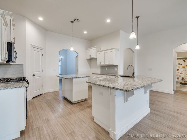 7315 E Oak Ridge Street, Broken Arrow, OK 74014