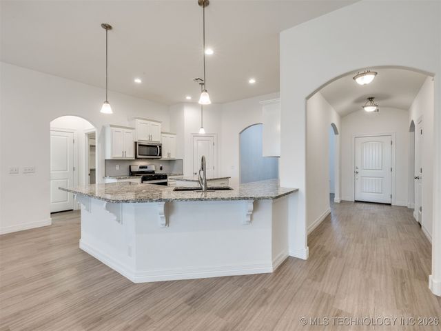 7315 E Oak Ridge Street, Broken Arrow, OK 74014