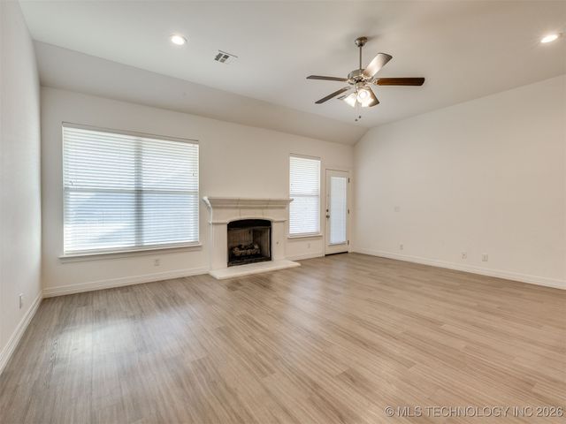 7315 E Oak Ridge Street, Broken Arrow, OK 74014