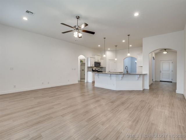 7315 E Oak Ridge Street, Broken Arrow, OK 74014