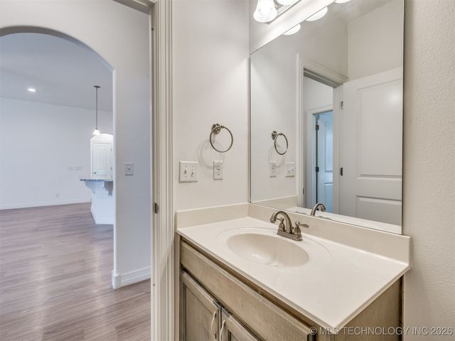 7315 E Oak Ridge Street, Broken Arrow, OK 74014