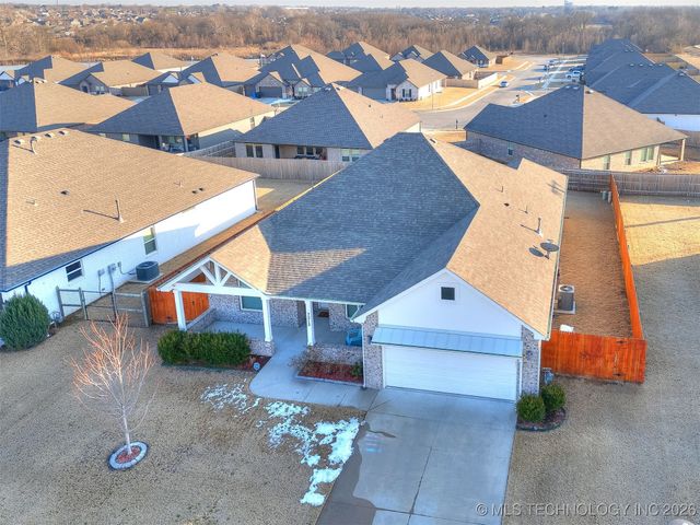 7315 E Oak Ridge Street, Broken Arrow, OK 74014