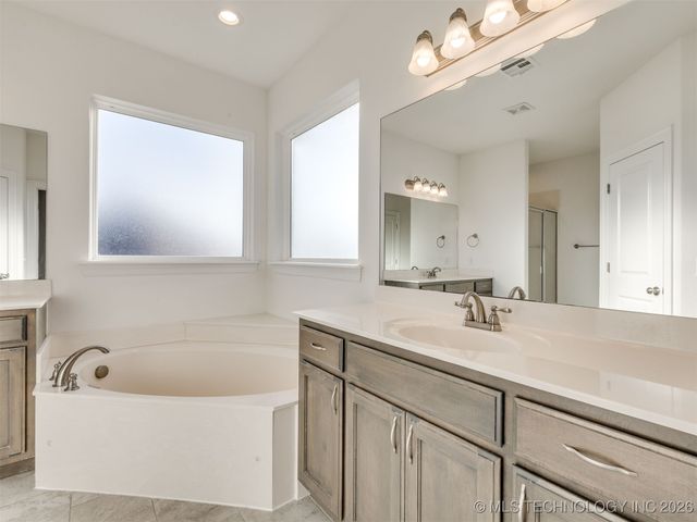 7315 E Oak Ridge Street, Broken Arrow, OK 74014