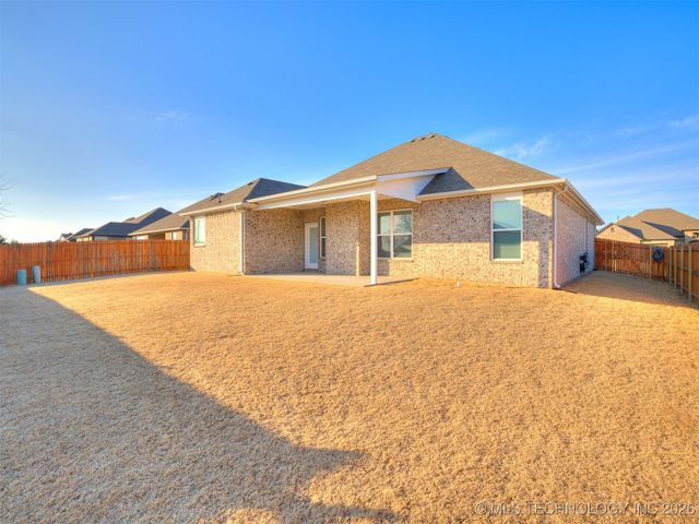 7315 E Oak Ridge Street, Broken Arrow, OK 74014