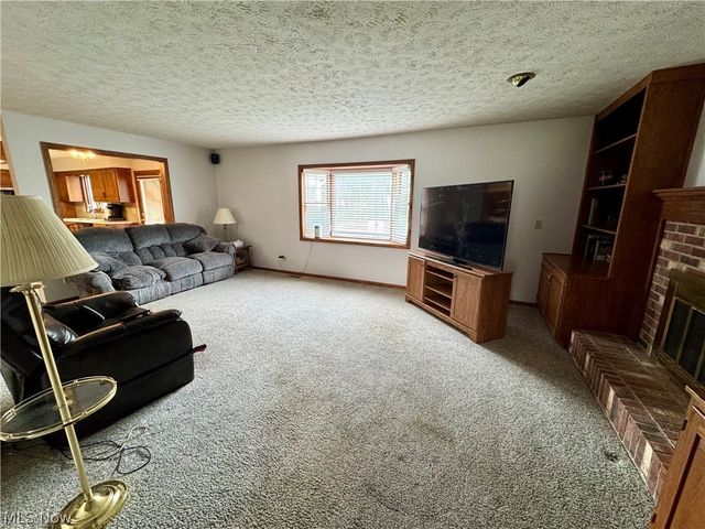 6385 Harbor Drive NW, Canton, OH 44718