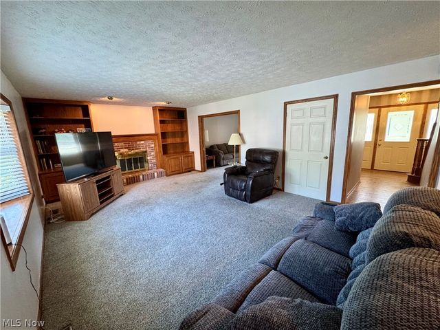 6385 Harbor Drive NW, Canton, OH 44718