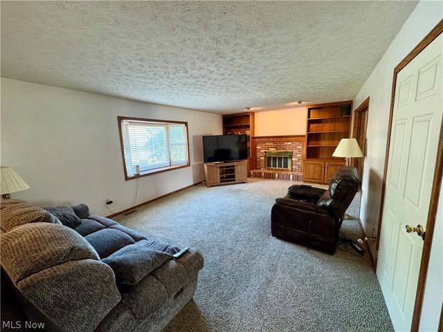 6385 Harbor Drive NW, Canton, OH 44718