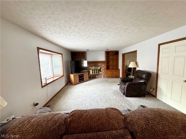 6385 Harbor Drive NW, Canton, OH 44718