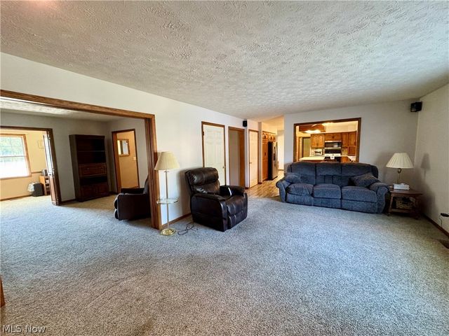 6385 Harbor Drive NW, Canton, OH 44718