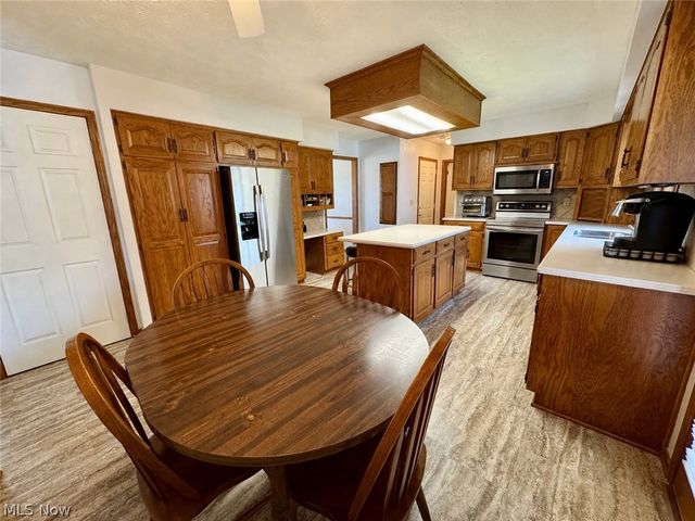 6385 Harbor Drive NW, Canton, OH 44718