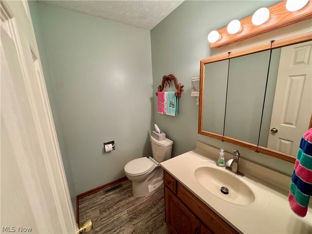 6385 Harbor Drive NW, Canton, OH 44718