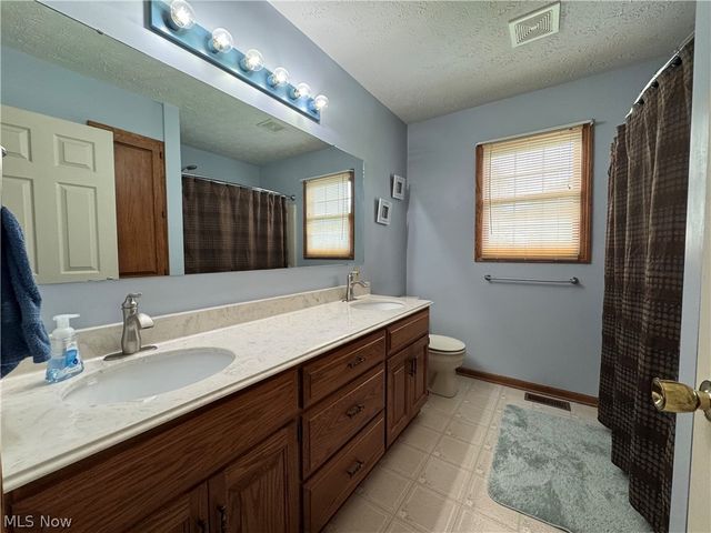 6385 Harbor Drive NW, Canton, OH 44718
