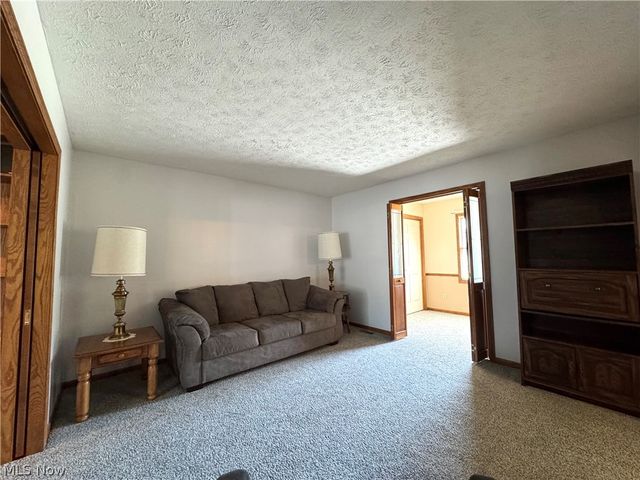 6385 Harbor Drive NW, Canton, OH 44718