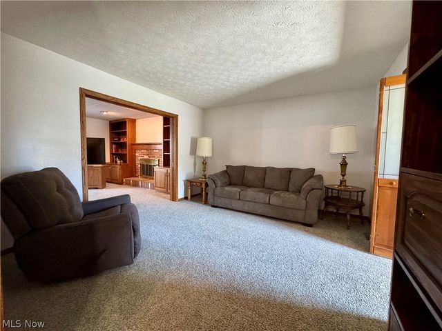 6385 Harbor Drive NW, Canton, OH 44718