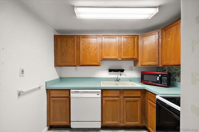 865 N Lapeer Road, Orion Charter Township, MI 48362