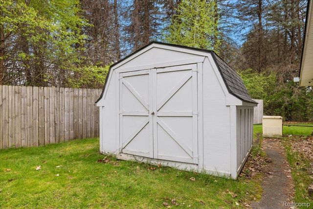 865 N Lapeer Road, Orion Charter Township, MI 48362