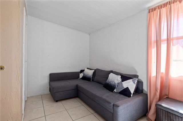 1446 FARMINGTON AVENUE, Deltona, FL 32725