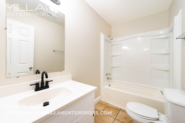 211 Oak St Apt 9, Clarksville, TN 37042