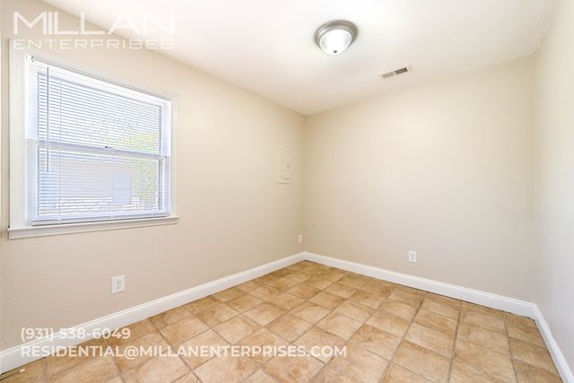 211 Oak St Apt 9, Clarksville, TN 37042