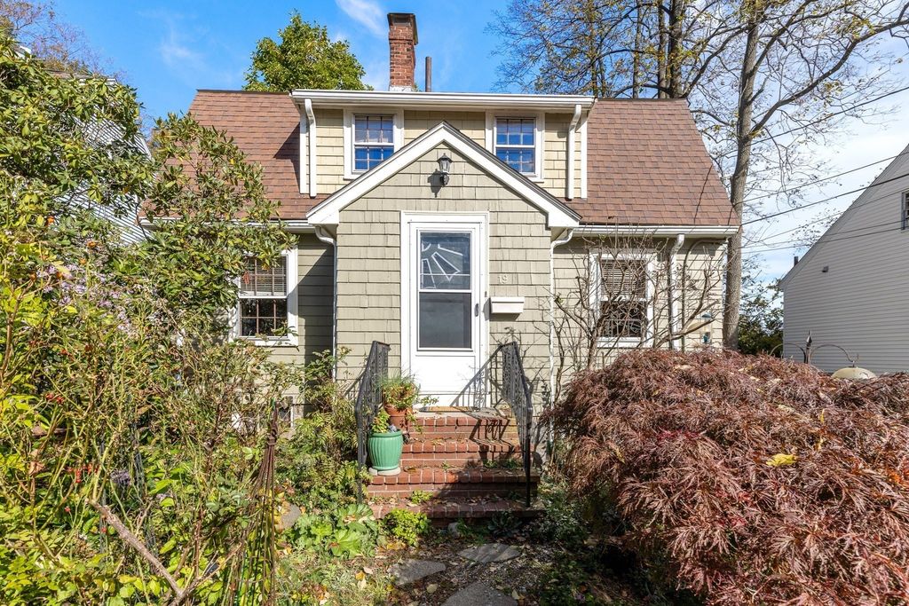 19 Deforest St, Boston, MA 02136