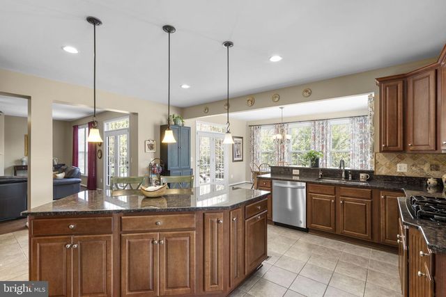9323 CASTLE HILL RD, Springfield, VA 22153