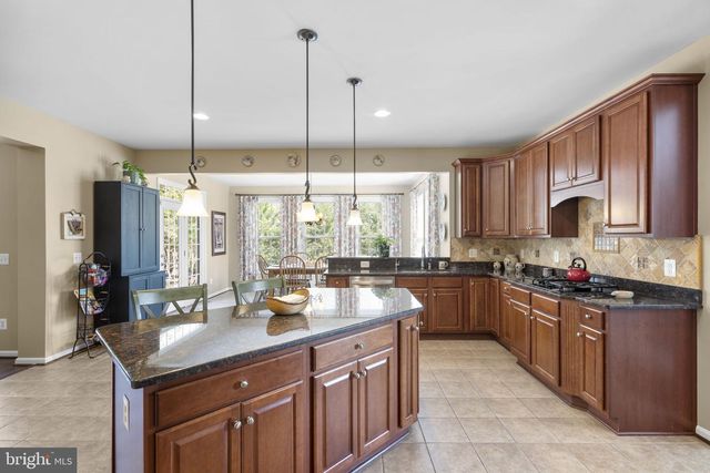 9323 CASTLE HILL RD, Springfield, VA 22153