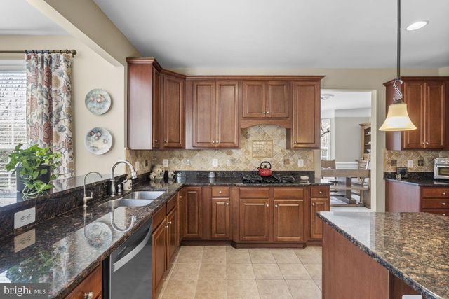 9323 CASTLE HILL RD, Springfield, VA 22153