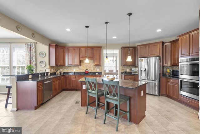 9323 CASTLE HILL RD, Springfield, VA 22153