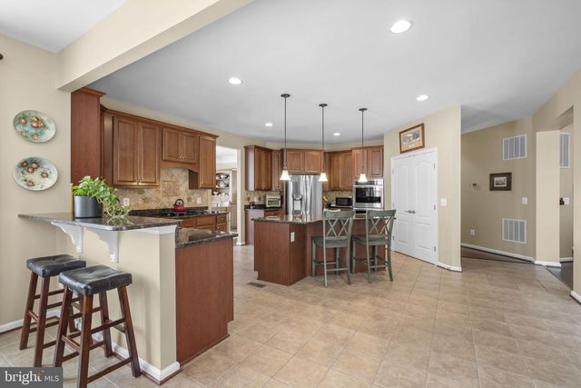 9323 CASTLE HILL RD, Springfield, VA 22153