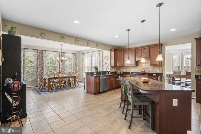 9323 CASTLE HILL RD, Springfield, VA 22153