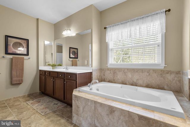 9323 CASTLE HILL RD, Springfield, VA 22153