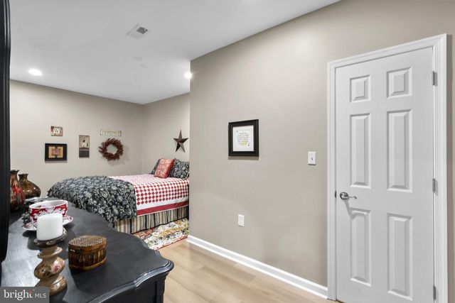 9323 CASTLE HILL RD, Springfield, VA 22153